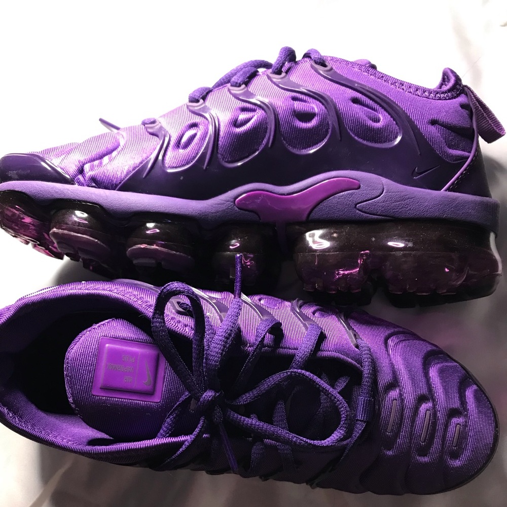 Purple Nike vapor max plus